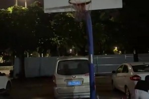 卧槽，哥们你手臂这么长啊？刘备的臂展也不过如此吧